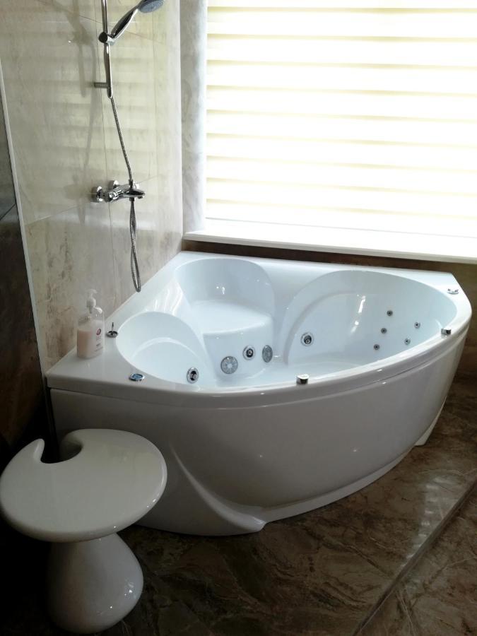 Jacuzzi New Loft Apartcomplex Kaskad, Минск - Центр Города Minsk Exteriör bild