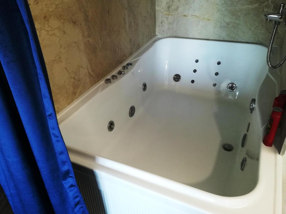 Jacuzzi New Loft Apartcomplex Kaskad, Минск - Центр Города Minsk Exteriör bild