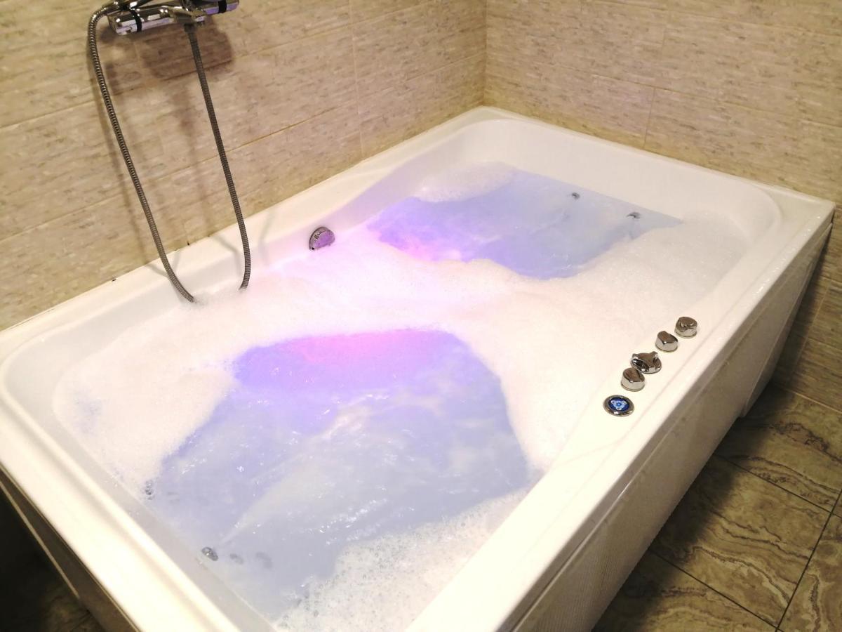Jacuzzi New Loft Apartcomplex Kaskad, Минск - Центр Города Minsk Exteriör bild